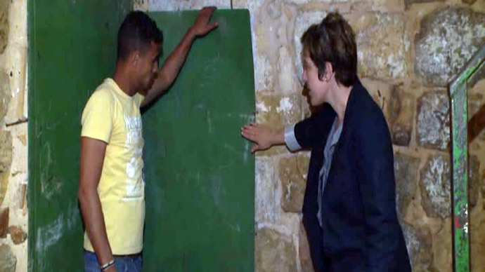 ​House divided: Israelis, Palestinians live under same Hebron roof, separated by brick wall