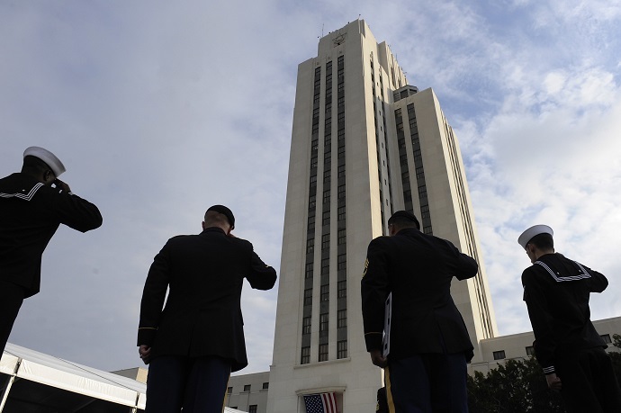 Service members salute in front of Walter Reed's Building 1 on November 10, 2011 (Reuters/Jonathan Ernst)