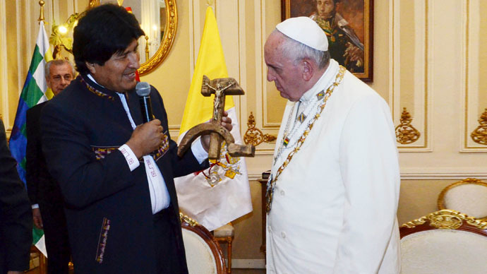 Communist crucifix for Pope Francis who lashes out at capitalism on Bolivia tour