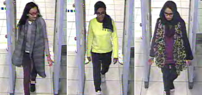 A combination of handout CCTV pictures received from the Metropolitan Police Service (MPS) on February 23, 2015 shows (L-R) British teenagers Kadiza Sultana, Amira Abase and Shamima Begum passing through security barriers at Gatwick Airport, south of London, on February 17, 2015. (AFP/Metropolitan Police)