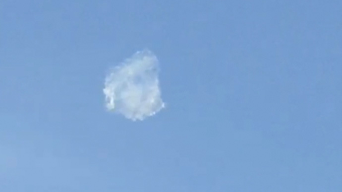 Foam UFO: Weird glittering floating mass caught on camera over Philly (VIDEO)
