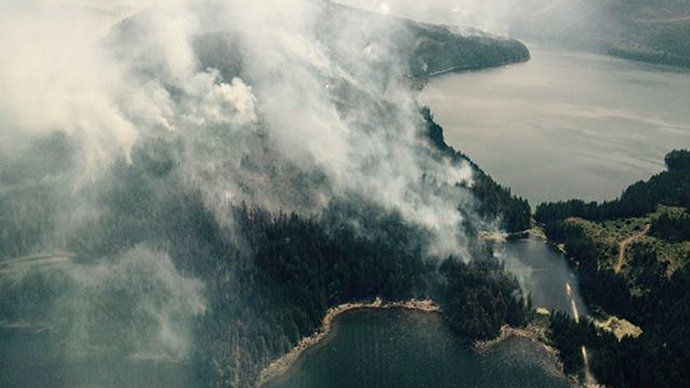 FILE PHOTO: Smoke rises from a fire on Dog Mountain, near Port Alberni, British Columbia in a picture release by the BC Wildfire Service July 11, 2015 (Reuters / BC Wildfire Service)