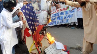  Pakistani protesters try to siege US embassy, clash with police (VIDEO)