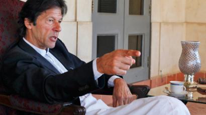 Pakistan’s anti-drone campaigner Imran Khan removed from US airline for interrogation