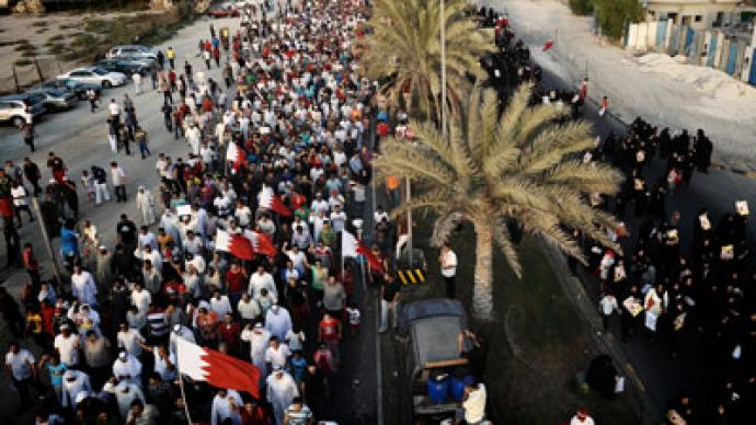 Thousands swamp Bahrain highway in first legal 'Freedom and Democracy' demo in weeks