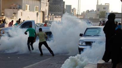 Police crackdown on Bahraini activists (VIDEOS)
