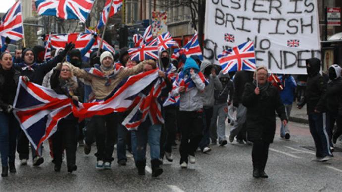 Belfast flag protests: Policeman injured in clash with loyalists (VIDEO