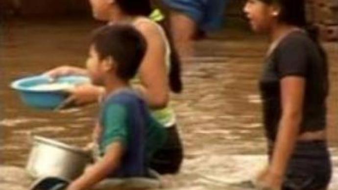 Bolivian children suffer from floods
