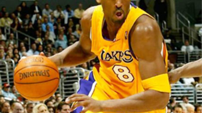 Bryant scores 40 as Lakers roll past Magic