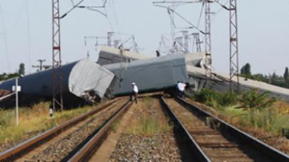 Chinese bullet train derails in lightning incident 