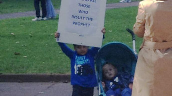 Child with ‘beheading’ sign at Sydney protest: Search for mom is on