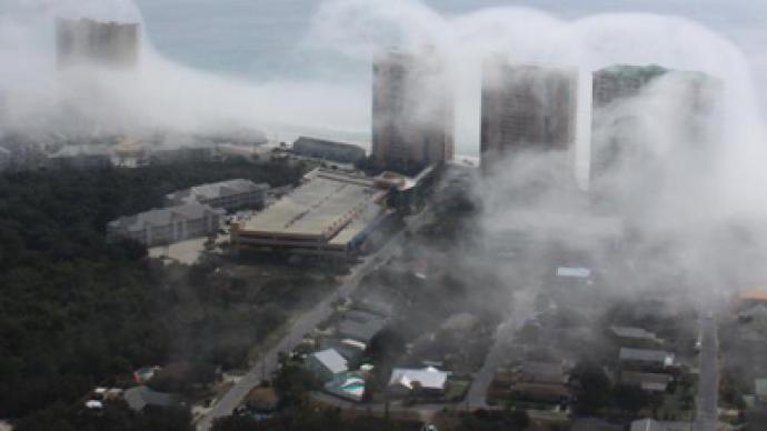 Surf not to be mist: 'Cloud tsunami' envelops Florida city