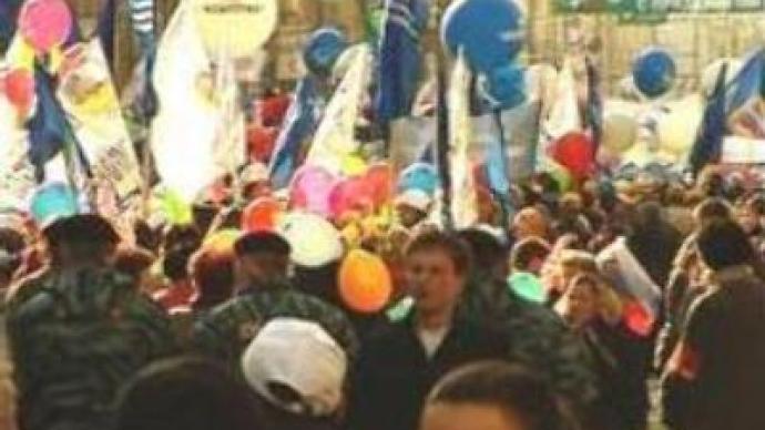 Crowds celebrate Labour Day in Russia