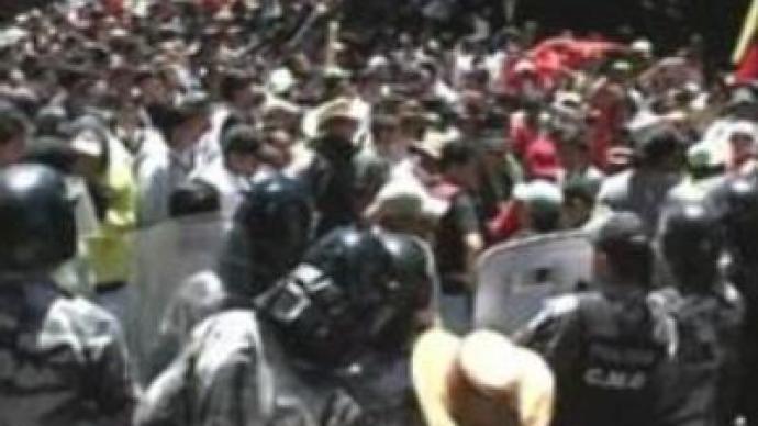 Demonstrators ask to rewrite constitution in Ecuador