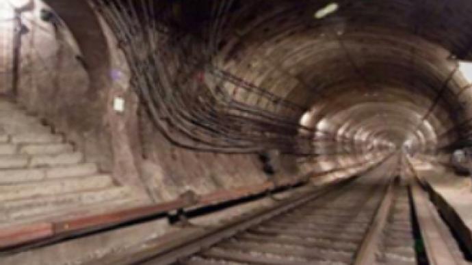 Derailment traps hundreds in Moscow metro