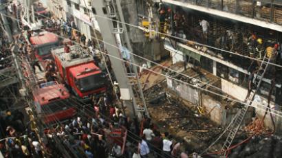 Police fire tear gas at Bangladeshis protesting building collapse
