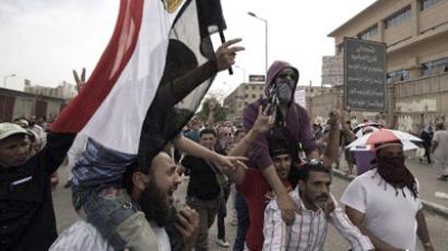 Cairo police kill man, crack down on raging crowd (VIDEO)