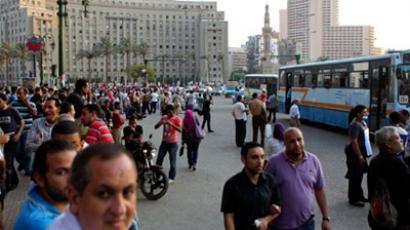 Egyptian troops clash with protesters on Tahrir Square   