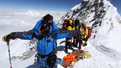 Avalanche hits Uzbek mountaineer team 
