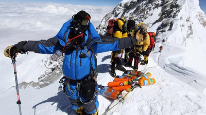 The great Everest gamble - and why so many people are willing to take it