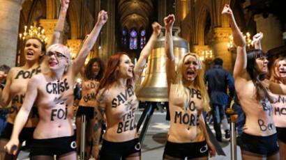 ‘Topless Jihad’: FEMEN flashes Tunisian president during Paris summit (PHOTOS)