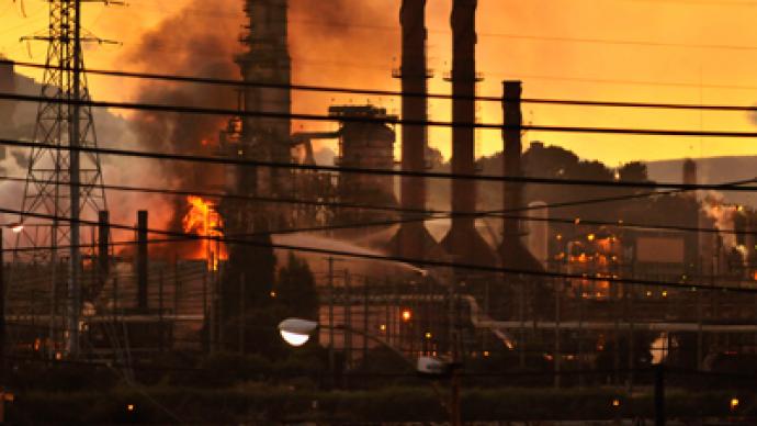 Massive fire engulfs Chevron California refinery
