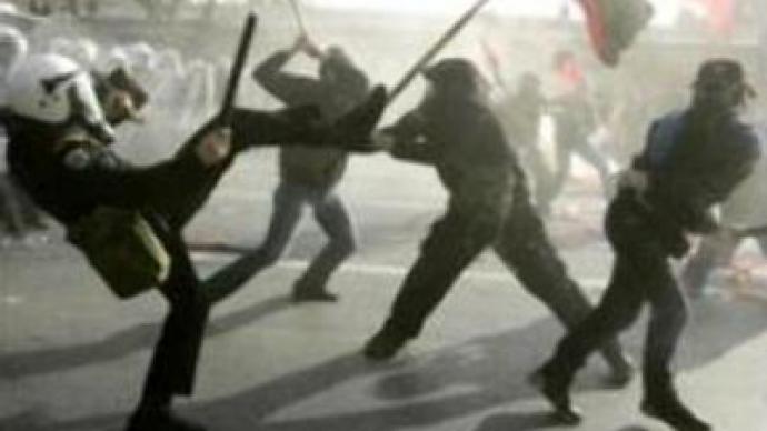 Greek students & police clash over education reforms