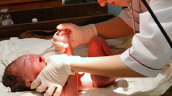 Hard day's labor: Moscow road police try on the role of midwives