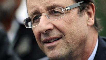 Lightning strikes Hollande's plane en route to Berlin, forces return to Paris