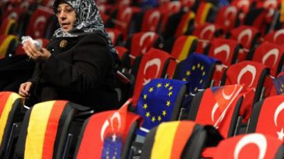 EU keeps close eye on French gypsy expulsion