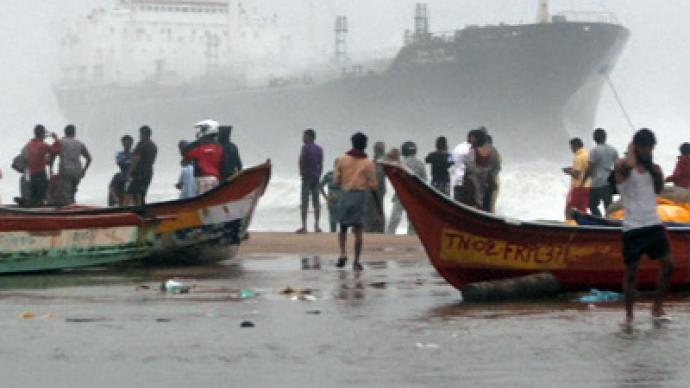 Tens of thousands flee homes as cyclone Nilam hits India