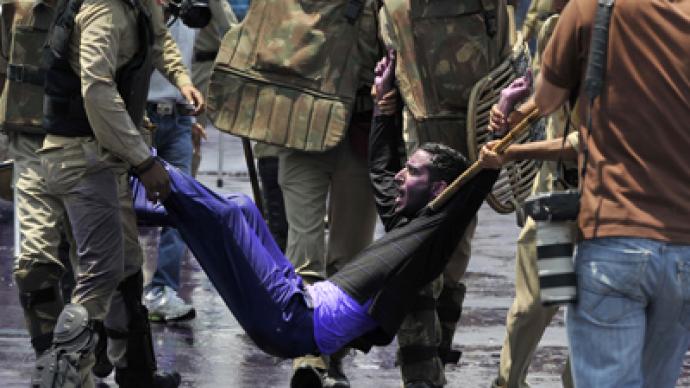 Over a dozen Indian teachers injured in police crackdown