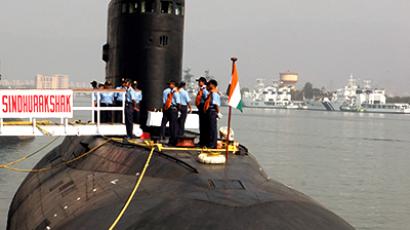 Crewmembers killed as Indian submarine explodes, sinks at naval dockyard (VIDEO)