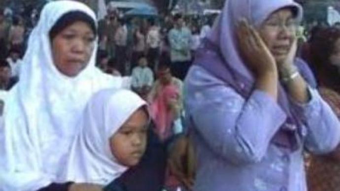 Indonesia remembers Java quake victims  
