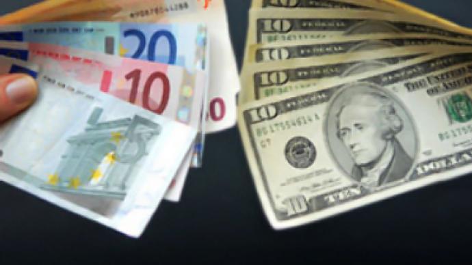 Keep savings in different currencies, Russians told