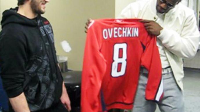 Ovechkin presents LeBron with jersey