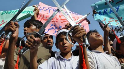 Shooting of Pakistani schoolgirl activist triggers mass protests (VIDEO)