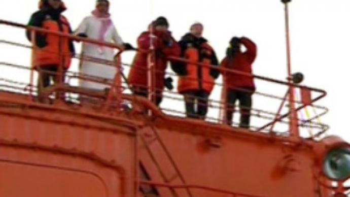 Polar explorers to rendezvous with research ship