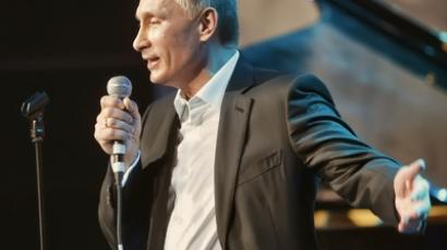 Putin repeats piano star turn with popular Soviet hit