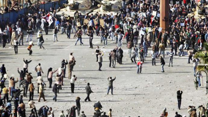 Protesters clash with Mubarak supporters in Cairo