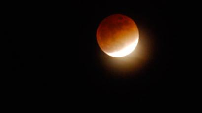 Total eclipse over northern Australia brings life to standstill (VIDEO)
