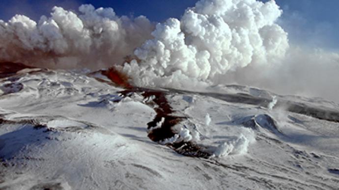 Russian volcano eruption attracts tourists, sparks 'apocalypse' fears