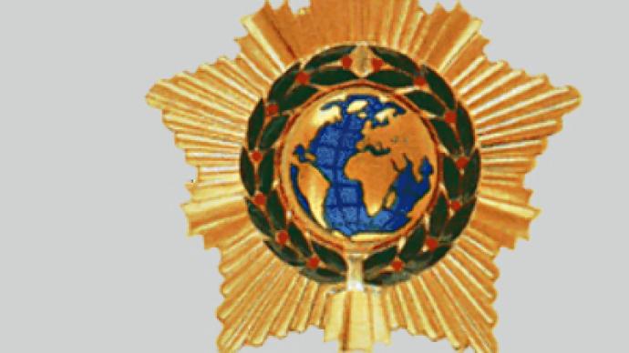 President hands over Russian state awards to foreign celebrities