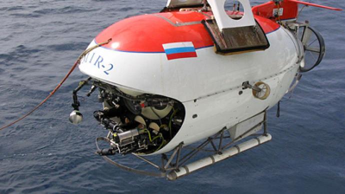 Russian PM Vladimir Putin dives in Lake Baikal on Mir 1