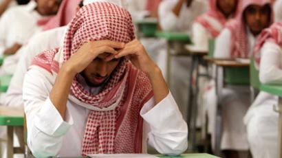Saudi Arabia bans English language and Western calendar