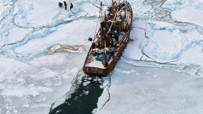 Six hundred sailors imperiled in Far-Eastern ice trap