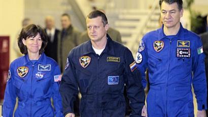 New space team en route to Baikonur
