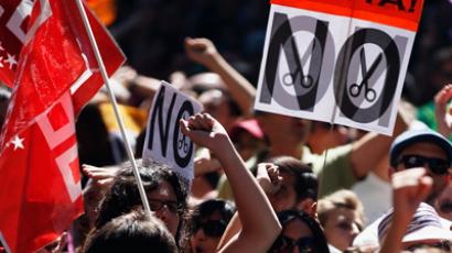 Thousands of Spanish students march for third day against cuts