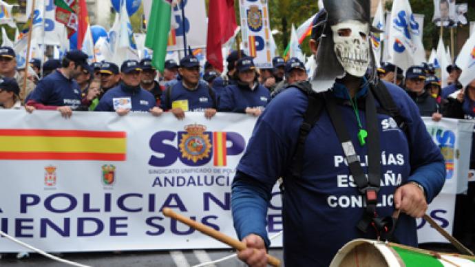 Thousands of Spanish police officers march against austerity