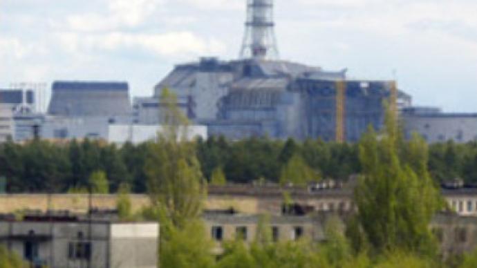 Steel lid to seal Chernobyl reactor